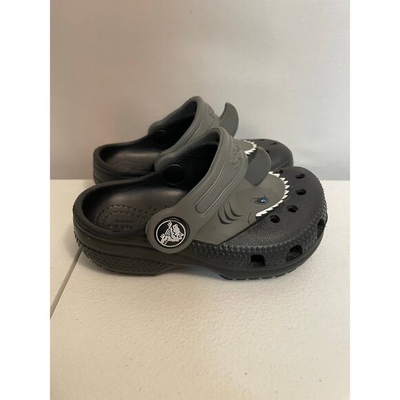 CROCS 2 pair children‎ size 6 Blue pair and Shark gray/black EUC - Picture 7 of 16